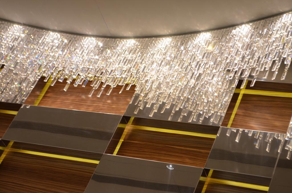 Hotel Warwick Stone 55