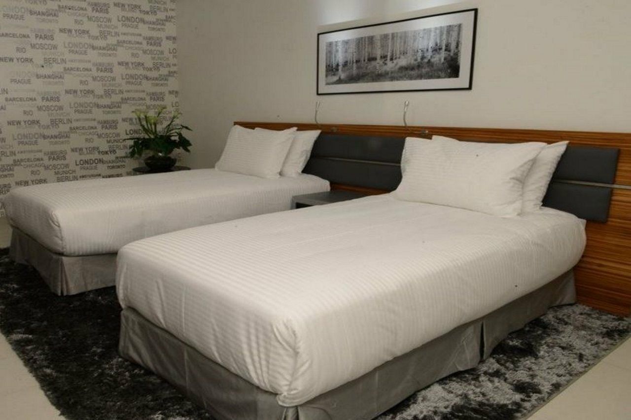 Hotel Warwick Stone 55