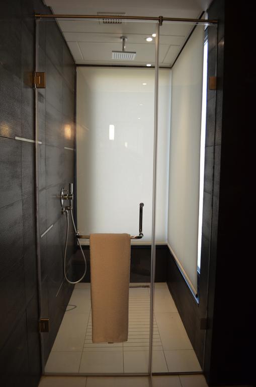 Hotel Warwick Stone 55 4*