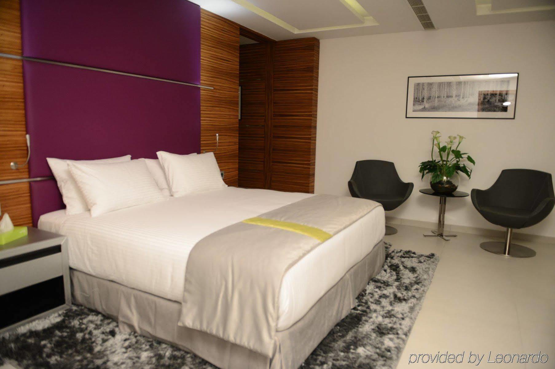 Warwick Stone 55 Hotel